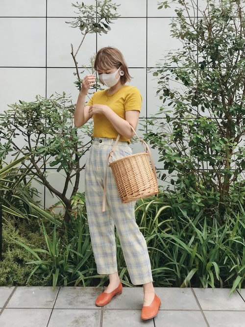 チェックテーパードパンツの人気レディースコーデ選 年中使える季節別のコーデ集 Lamire ラミレ