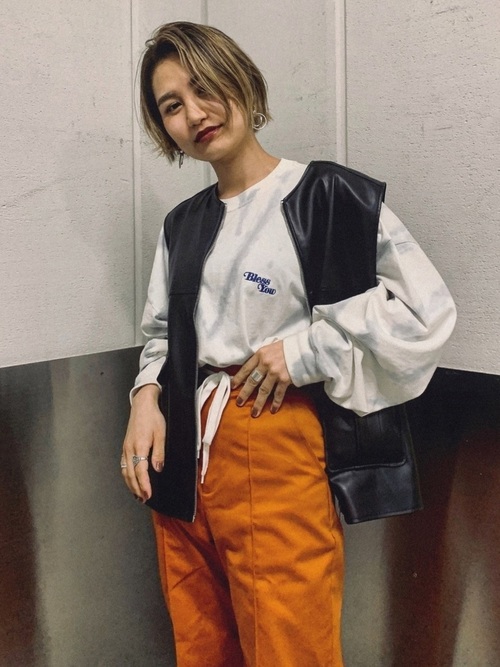 レザーベストのおすすめレディースコーデ19選 きれいめ女子のおしゃれな着こなし術 Lamire ラミレ