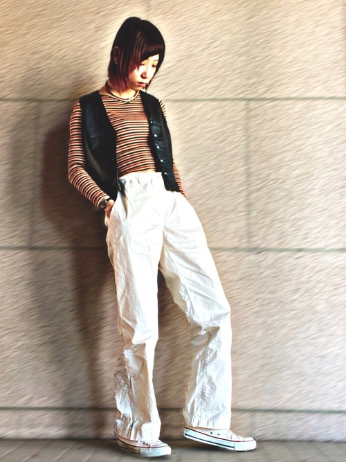 レザーベストのおすすめレディースコーデ19選 きれいめ女子のおしゃれな着こなし術 Lamire ラミレ