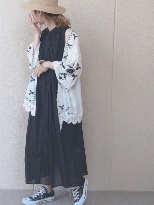 黒ノースリーブワンピースの人気おすすめレディースコーデ選 おしゃれレイヤード Lamire ラミレ