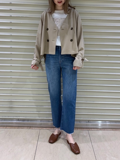 ショートトレンチの人気レディースコーデ15選 センスが光るトレンドの着こなし術 Lamire ラミレ