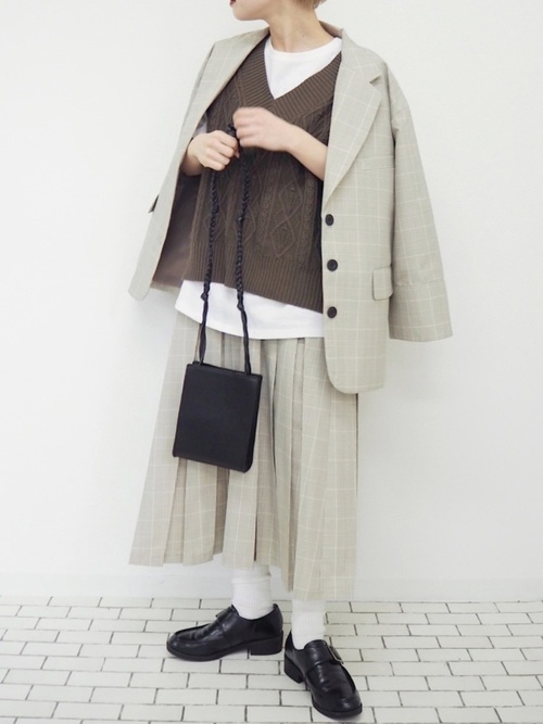 スーツベストの人気レディースコーデ15選 マネしたいかわかっこいい大人の着こなし術 Lamire ラミレ