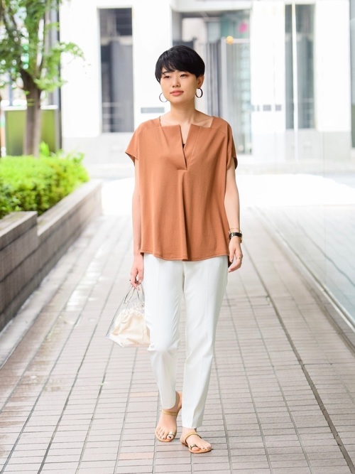 白パンツのおすすめママコーデ選 季節別にすっきり着られるおしゃれスタイル Lamire ラミレ