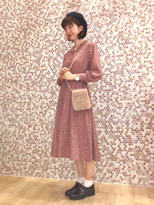 襟付きワンピースの人気おすすめレディースコーデ15選 1枚でヒロインになれる Lamire ラミレ