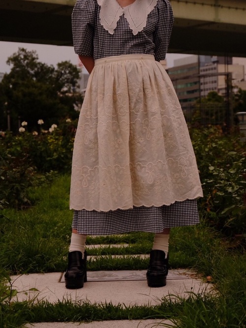 襟付きワンピースの人気おすすめレディースコーデ15選 1枚でヒロインになれる Lamire ラミレ