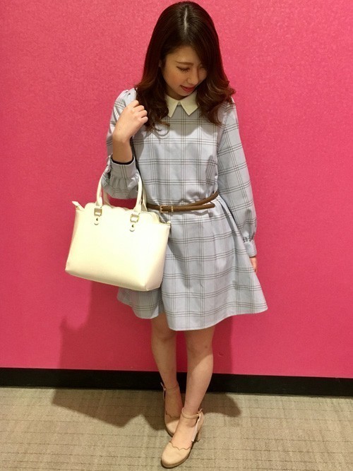 襟付きワンピースの人気おすすめレディースコーデ15選 1枚でヒロインになれる Lamire ラミレ