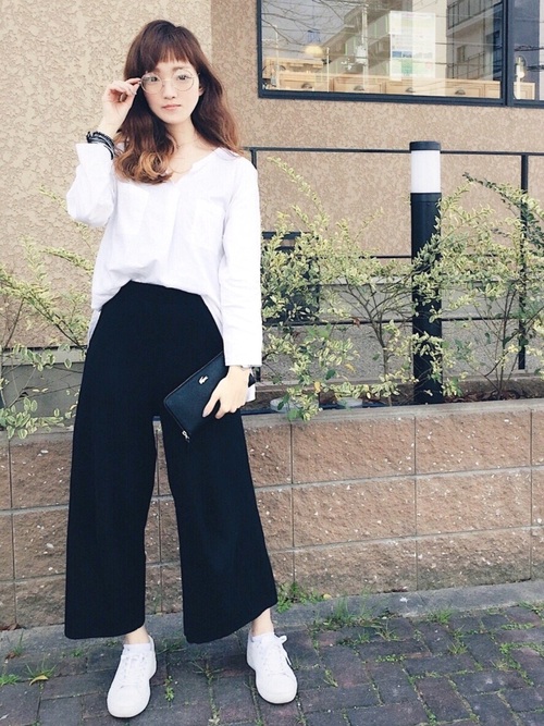 ラコステスニーカーの人気おすすめレディースコーデ選 爽やかスポーティーmix Lamire ラミレ