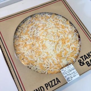 コストコの丸形ピザ5色チーズ
