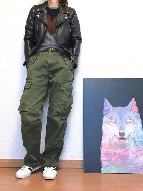 ミリタリーパンツの人気おすすめレディースコーデ15選 大人女性のおしゃれな着こなし Lamire ラミレ