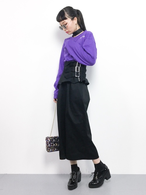 紫tシャツの人気レディースコーデ14選 おしゃれ上級者になれる季節別着こなし術 Lamire ラミレ