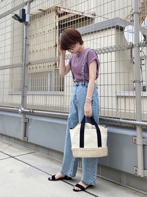 紫tシャツの人気レディースコーデ14選 おしゃれ上級者になれる季節別着こなし術 Lamire ラミレ