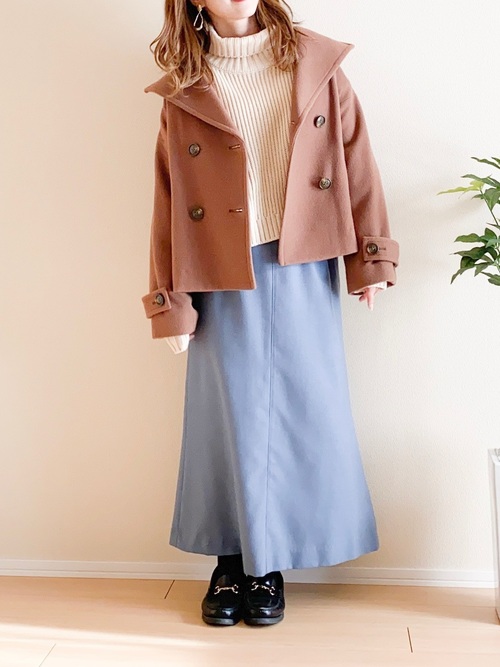 青ロングスカートの人気レディースコーデ選 お手本にしたい華やかな着こなし術 Lamire ラミレ