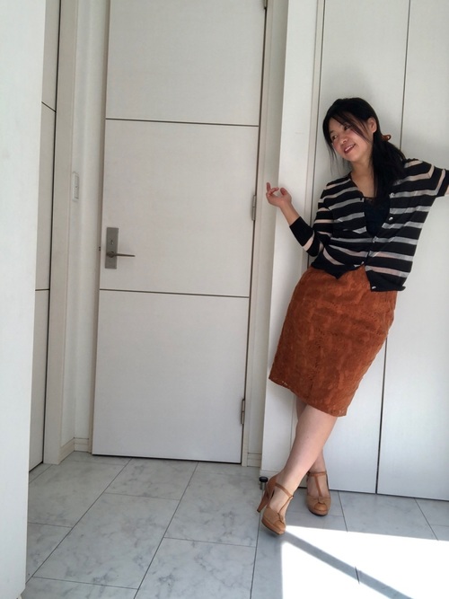 ブラウンタイトスカートの人気レディースコーデ選 今どきのスタイリッシュコーデ術 Lamire ラミレ