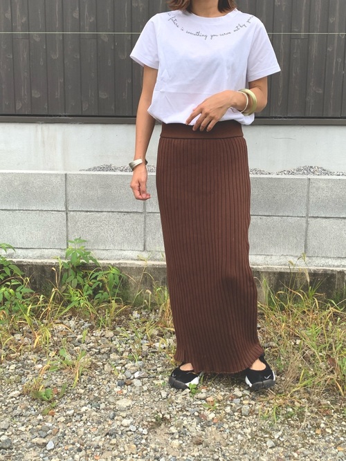 ブラウンタイトスカートの人気レディースコーデ選 今どきのスタイリッシュコーデ術 Lamire ラミレ