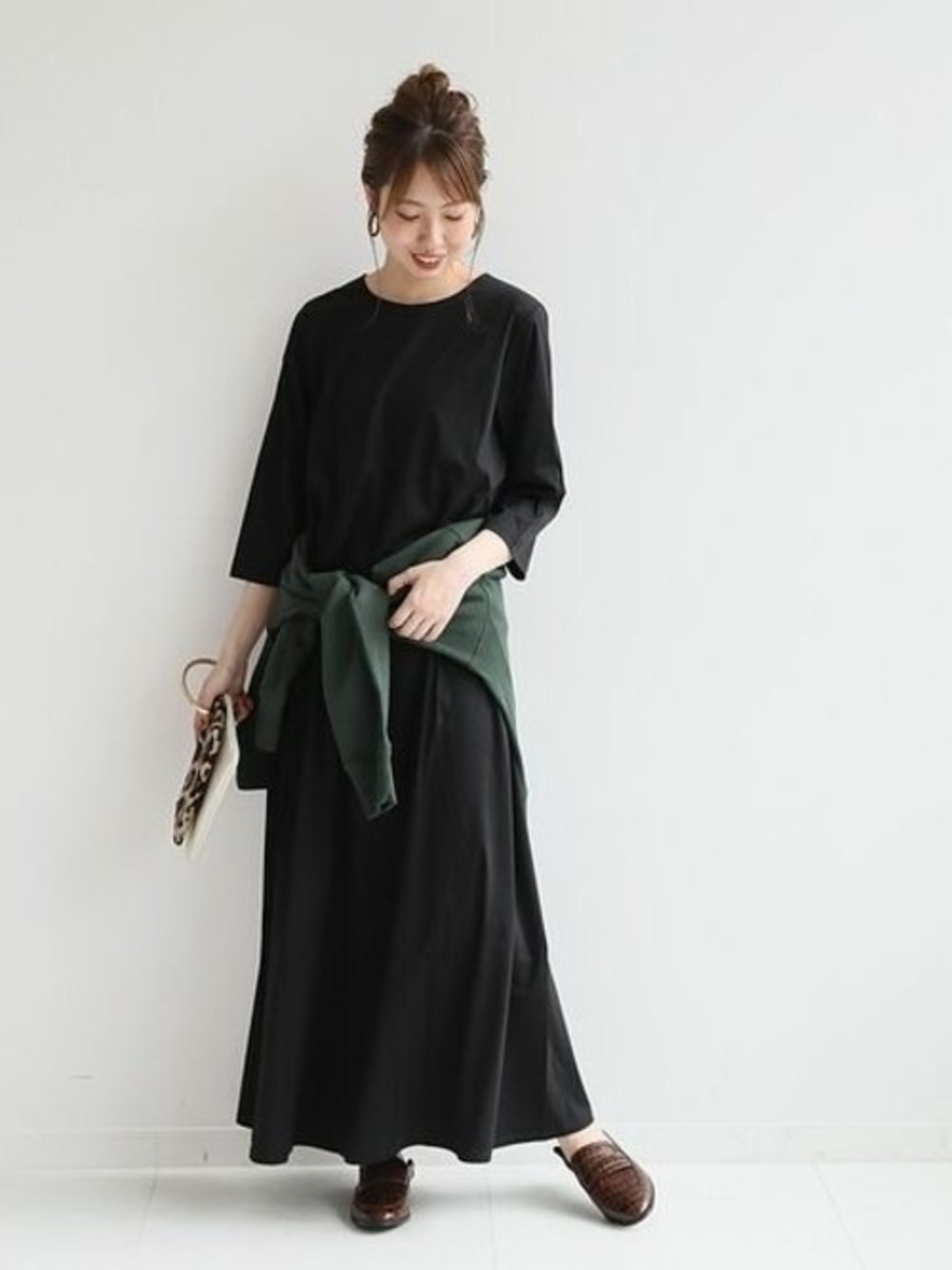 やっぱり頼れる 着痩せ効果抜群 黒ワンピ の大人コーデ5選 Lamire ラミレ