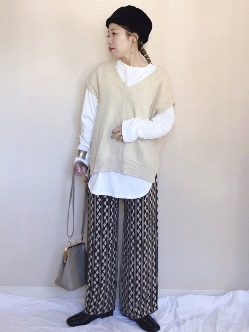 ロングスリーブTにベストレイヤードコーデ
