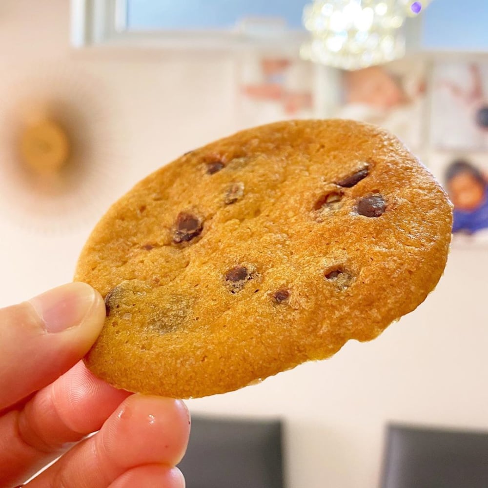 コストコのクッキードゥチョコレートチップで焼いたクッキーの写真