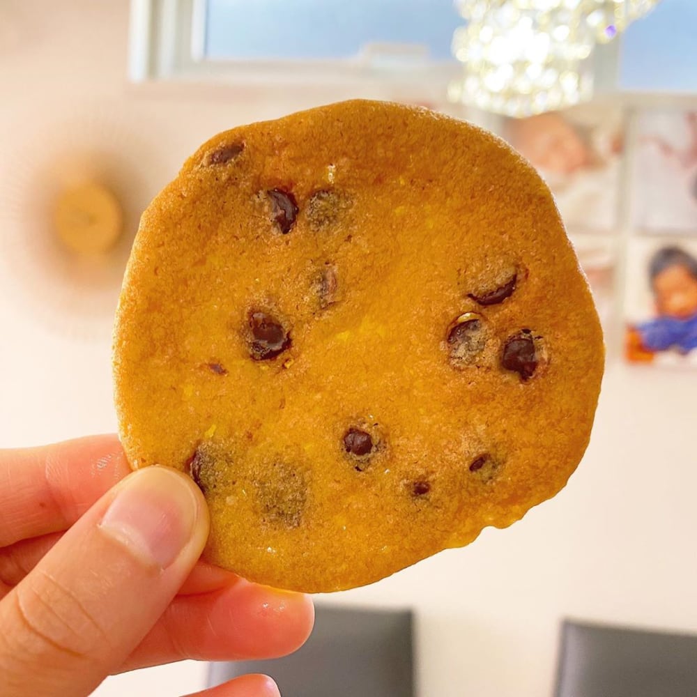 コストコのクッキードゥチョコレートチップで焼いたクッキーの写真