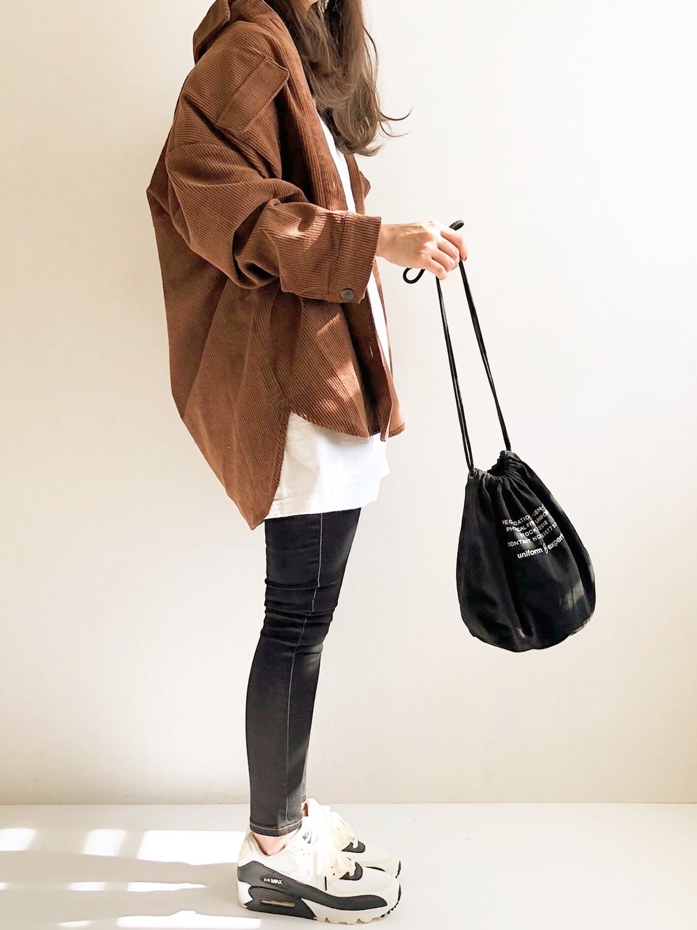 ユニクロのパンツにジャケットを合わせたコーデ