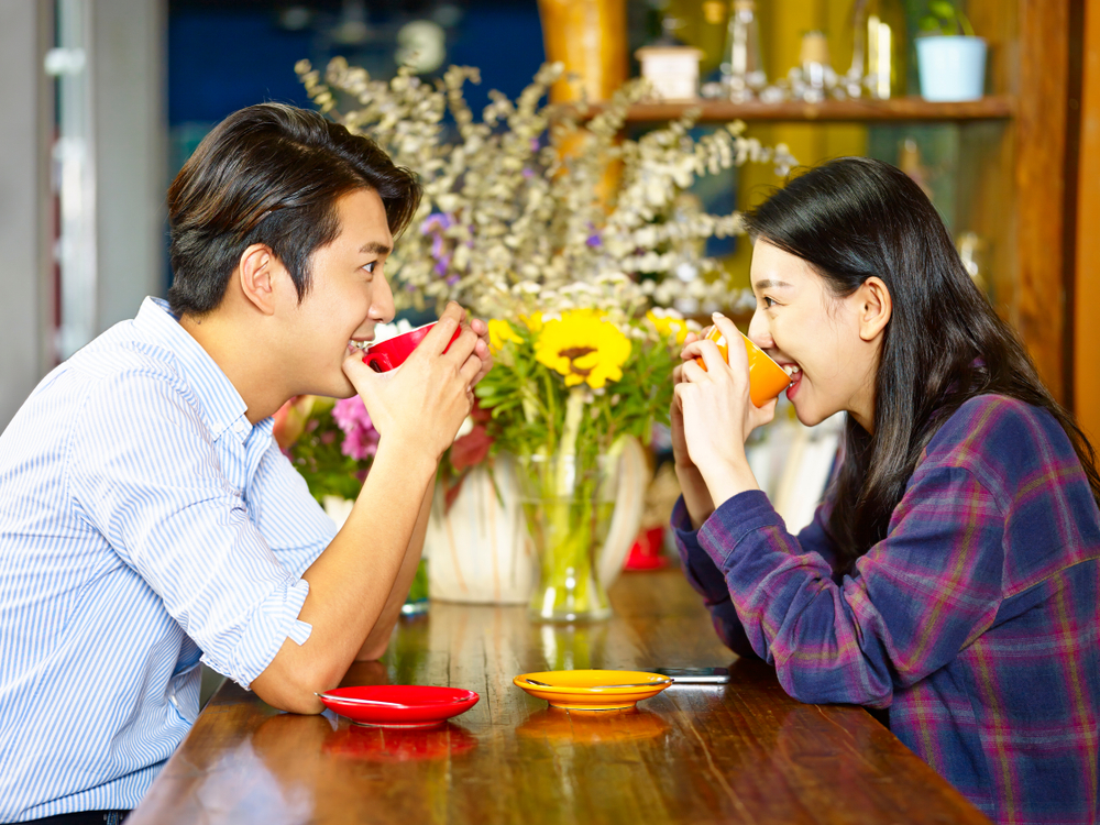 楽しそうな男女