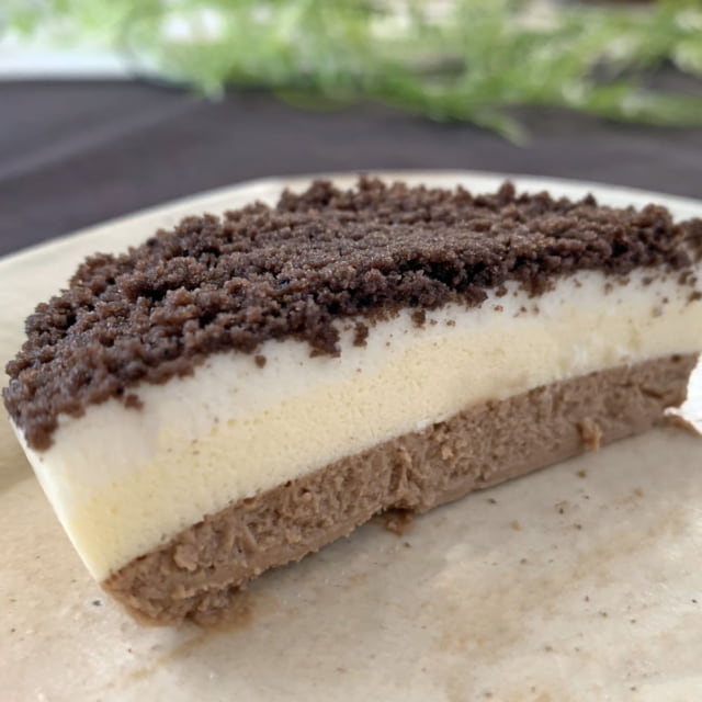 ファミマのショコラチーズケーキ断面のアップ