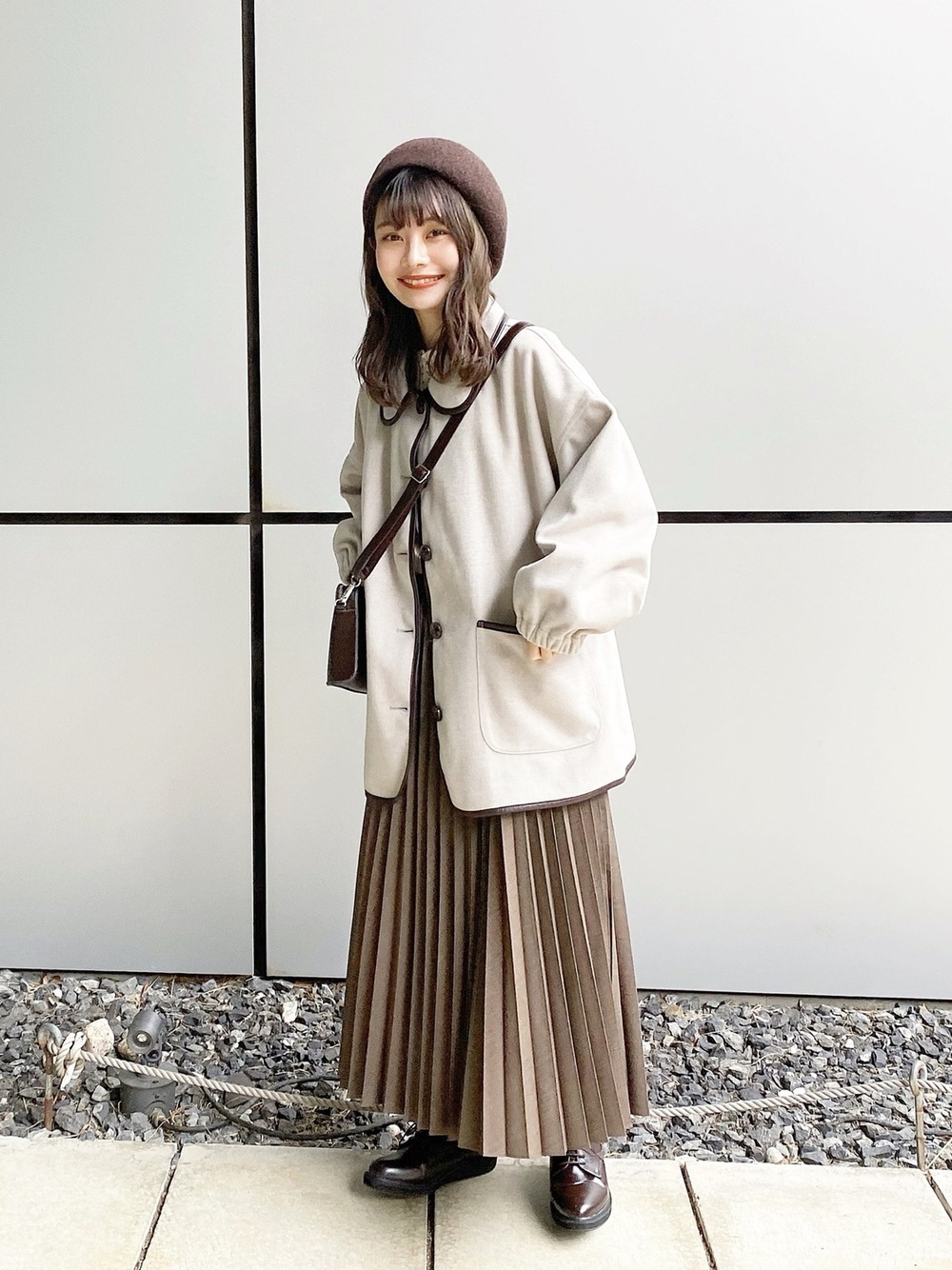 アコーディオンプリーツロングスカートのコーデ