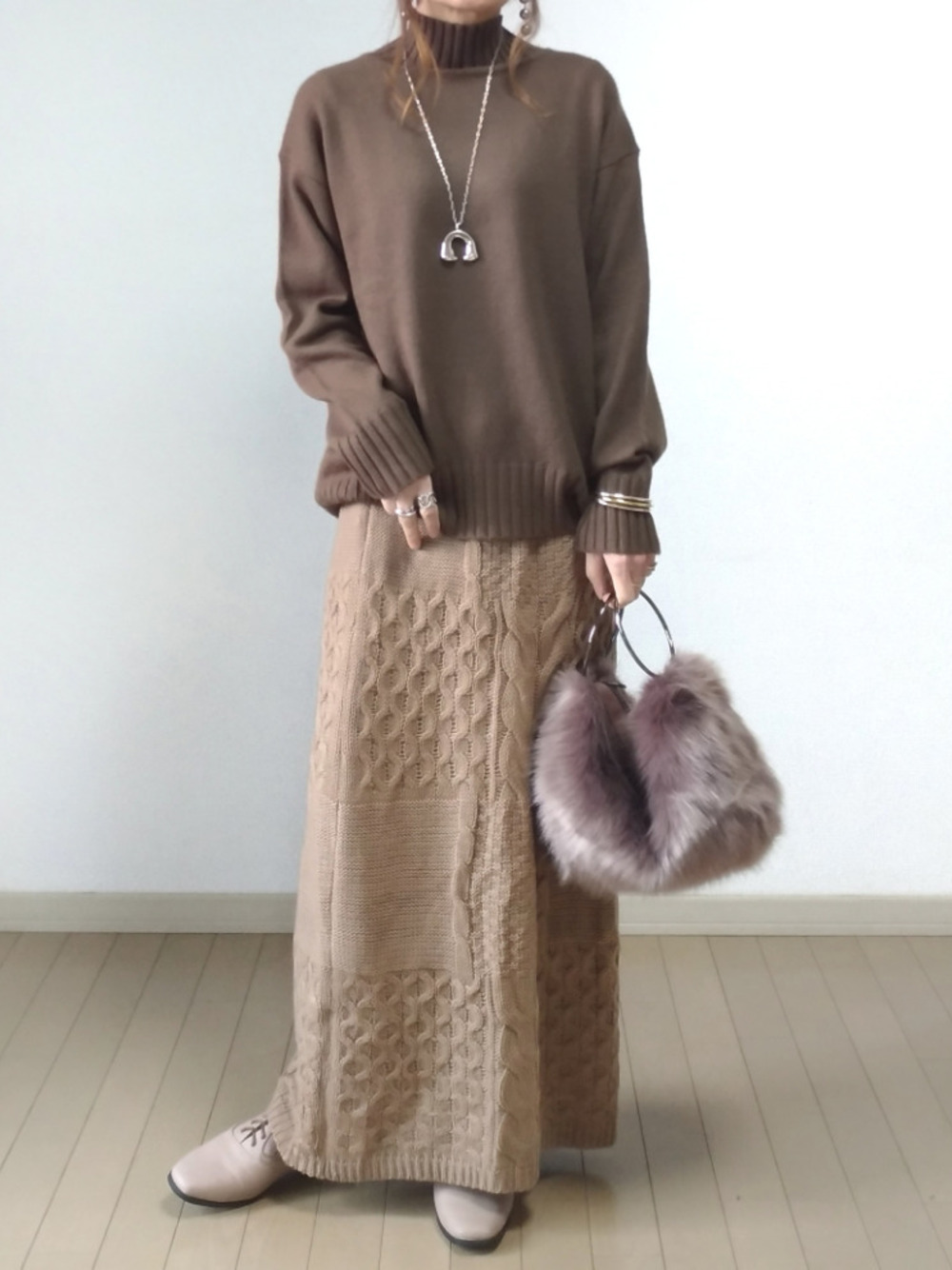 GRLのリングハンドル2waymファーバッグを使ったコーデ