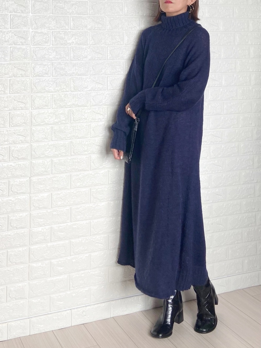 ZARAのブーツにニットワンピースを合わせたコーデ
