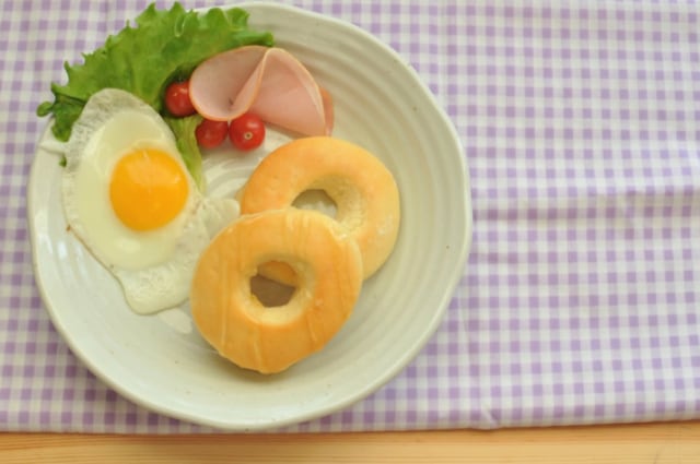 成城石井の「ホットビスケット」朝食例