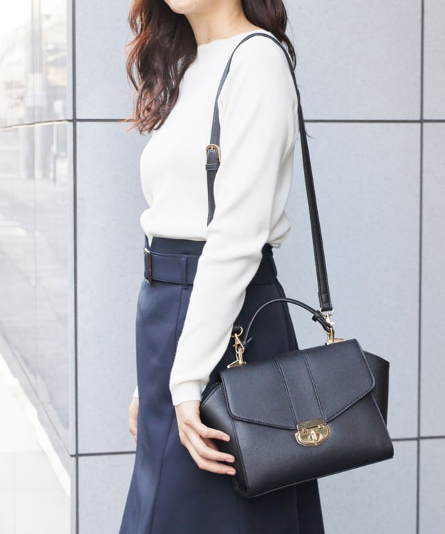 デートにもピッタリ ハニーズ の 高見えショルダーバッグ が最高なんです Lamire ラミレ