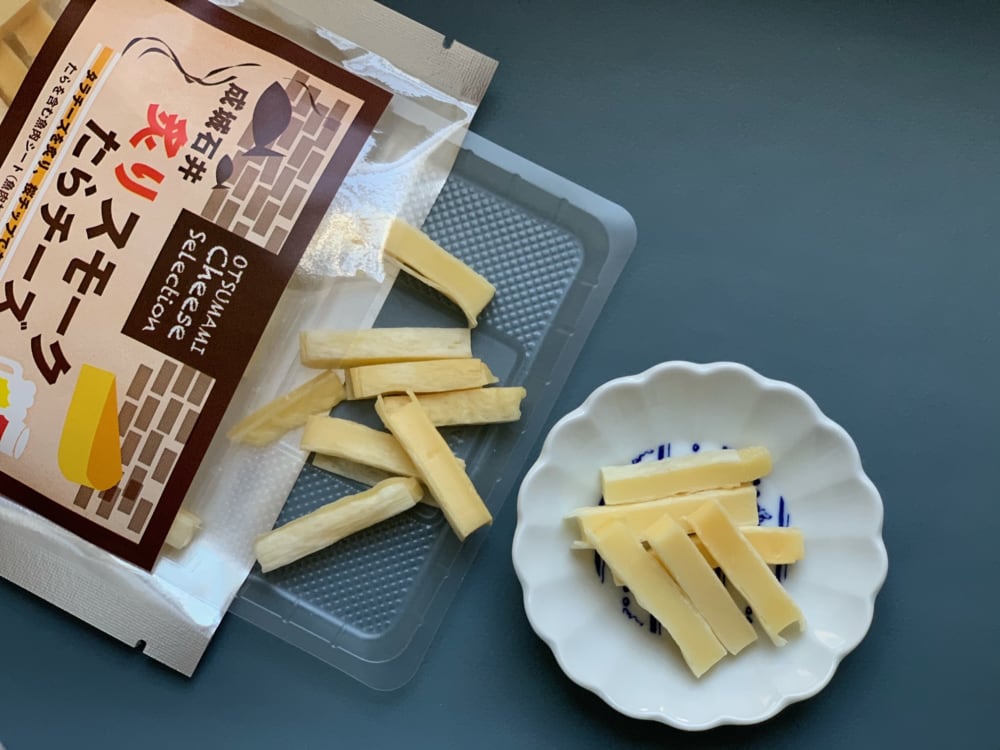 成城石井チーズ　炙りスモークたらチーズ開封写真