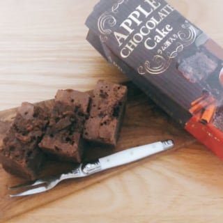 カルディ アップル チョコレート ケーキ お皿に