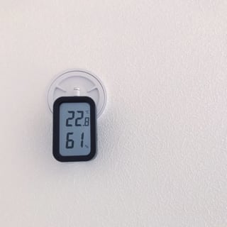 無印良品の温湿度計を壁掛け