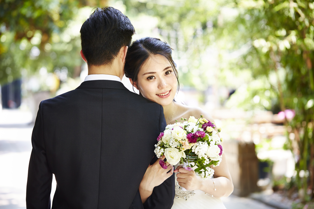 結婚するカップル