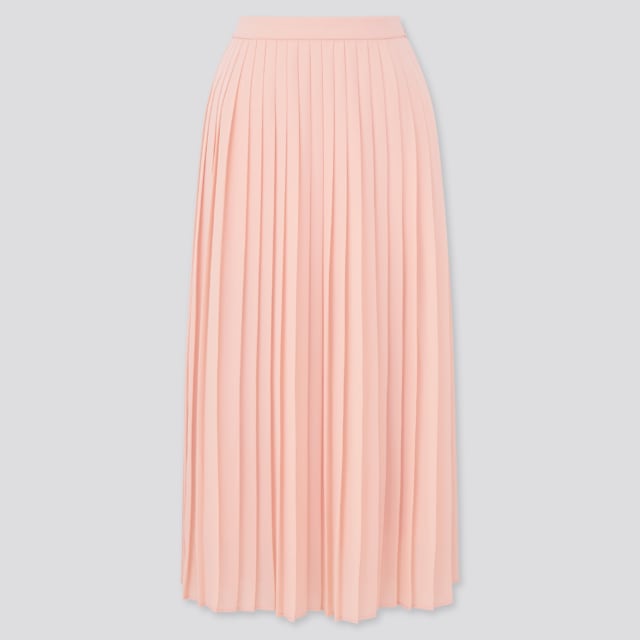 淡いピンクのプリーツスカート