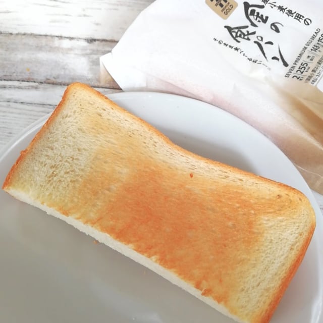 セブンの食パン4品を食べ比べ3.金の食パンをトーストで実食