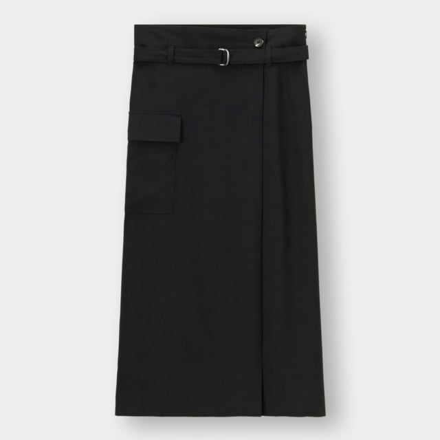 黒のサイドポケットナロースカート