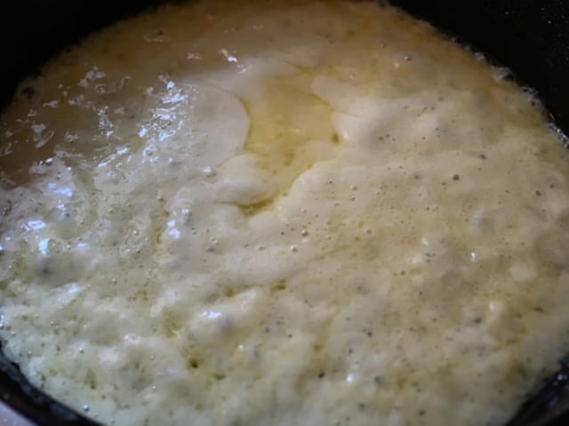 コストコのラクレットチーズの温め中画像