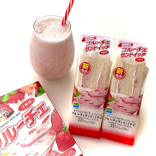 フルーチェとフルーチェサンドのパッケージ写真