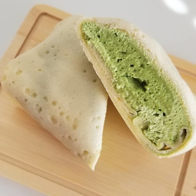 ミニストップのしあわせクレープお濃茶の断面写真