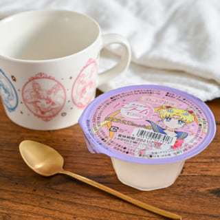 ローソンのセーラームーンマグカップ＆白桃ゼリーの全体