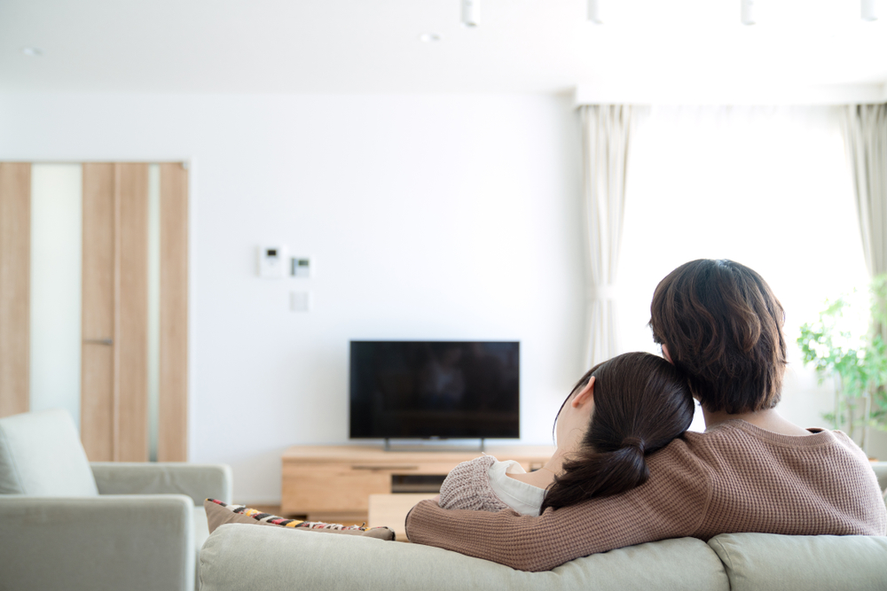 「同じ朝を迎えたいな♡」男性が一緒に暮らしたいと思う“女性の特徴”