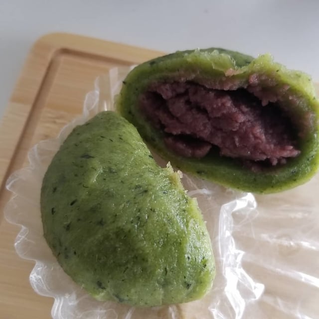 セブンイレブンの草もちの断面写真