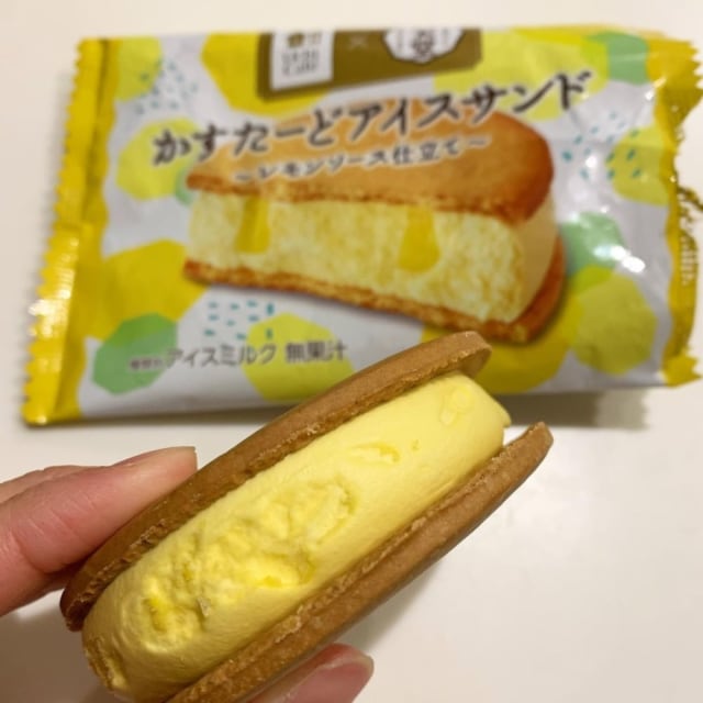 ローソンのかすたーどアイスサンドの写真