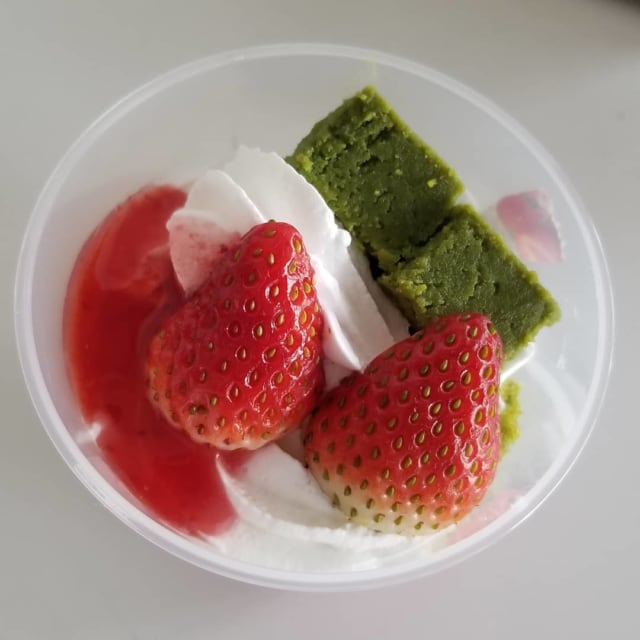 ファミリーマート「春の彩りいちごパフェ」