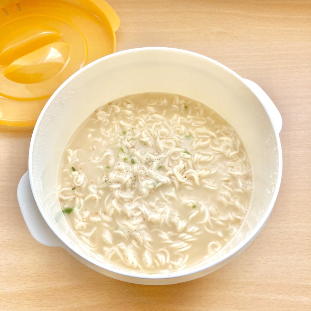 ダイソーのラーメン容器でふわふわケーキ レンジで簡単に作れる激ウマレシピを紹介 Lamire ラミレ