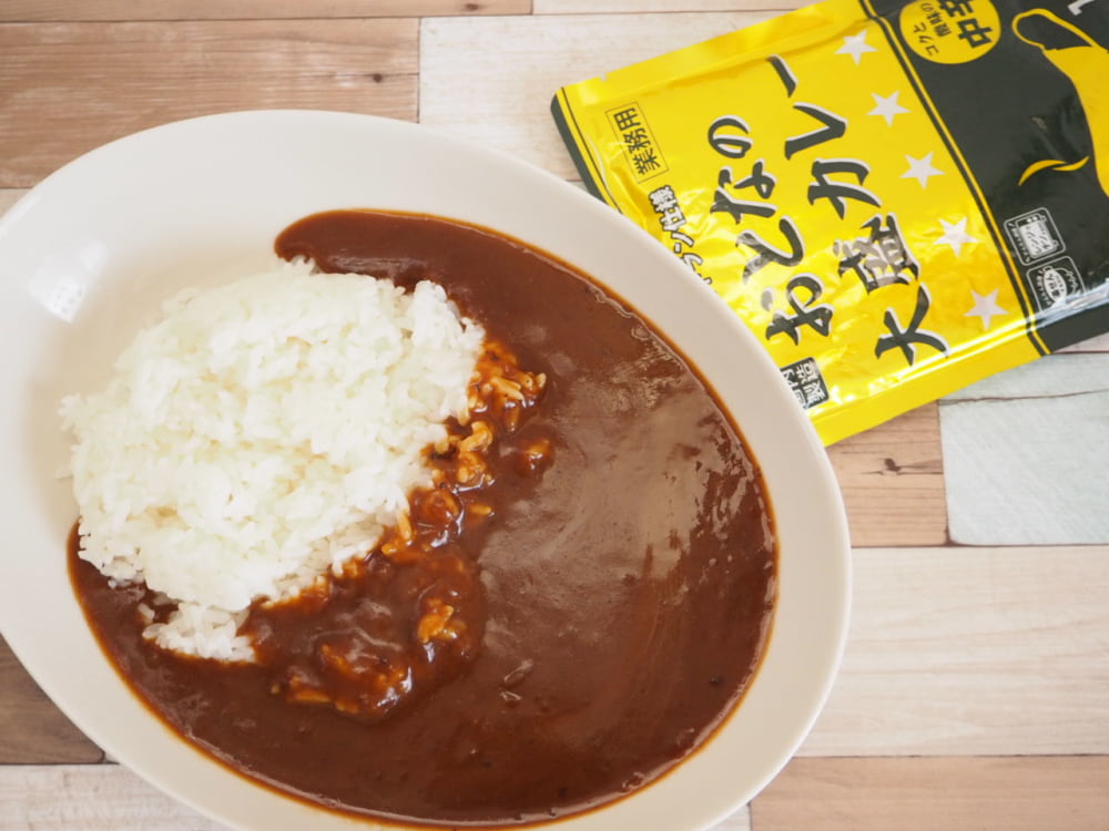 業務スーパーカレーパッケージとカレーライス