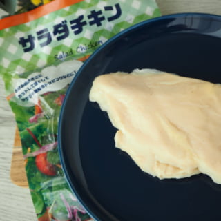 業務スーパーのサラダチキンのパッケージと中身