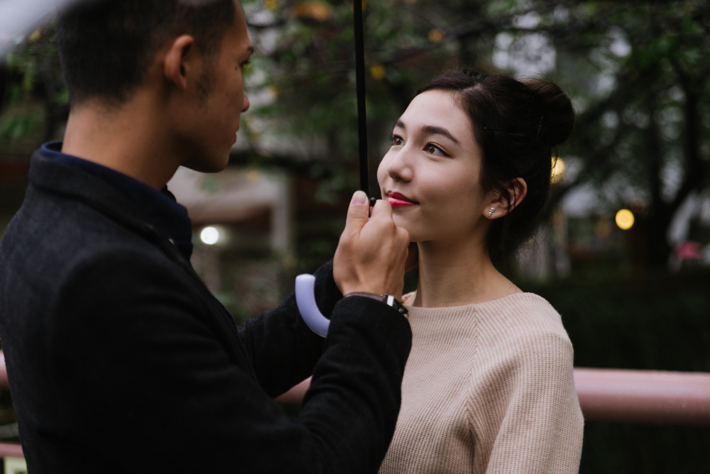 「ずっと俺のそばにいてよ?」思わず男性の気持ちがあふれてしまう“胸キュン女性”って?