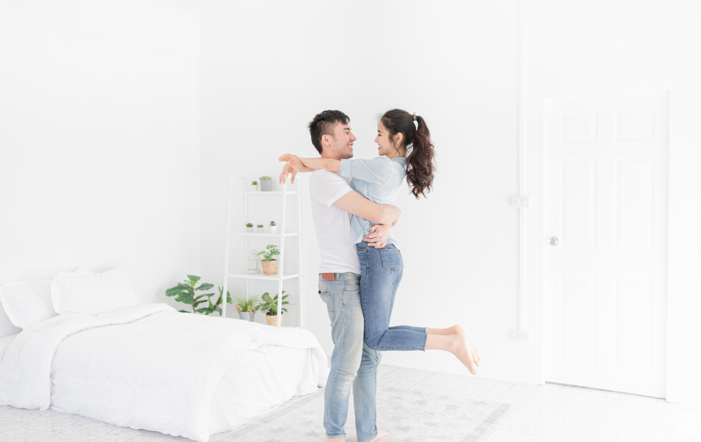 「今日もかわいすぎる…♡」男性が愛おしいと思う“ハグ中のキュン仕草”とは
